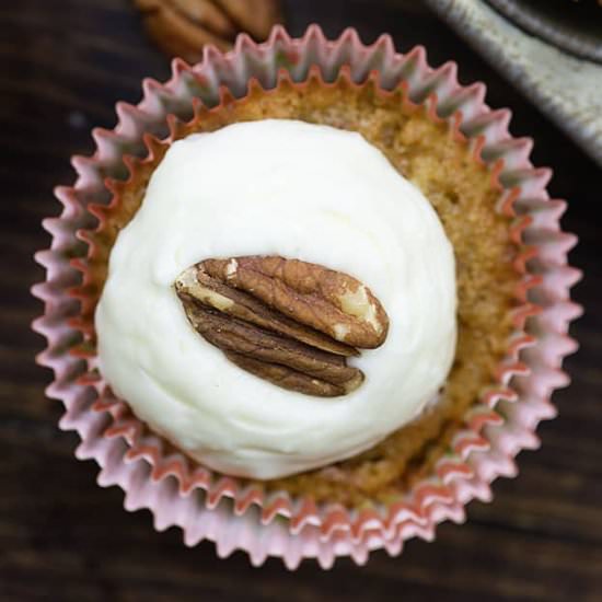 ULTIMATE CARROT CAKE CUPCAKES