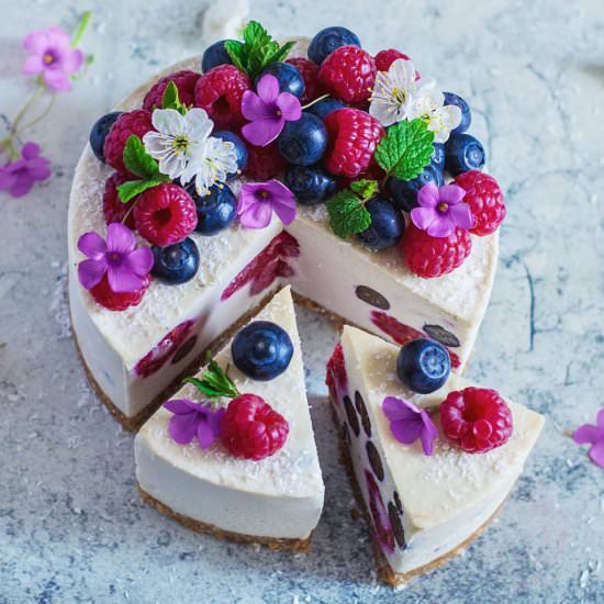 COCONUT, LEMON AND BERRY CHEESECAKE