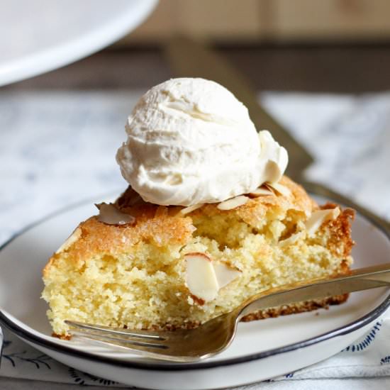 Cornmeal Cake with Caramel Cream