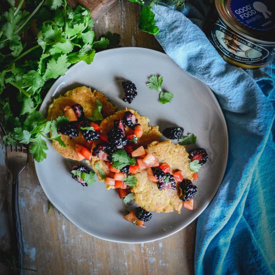 tuna cakes with blackberry & peach
