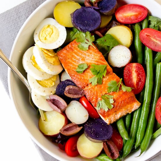 SALMON NICOISE SALAD