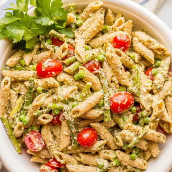 Creamy pesto pasta with veggies