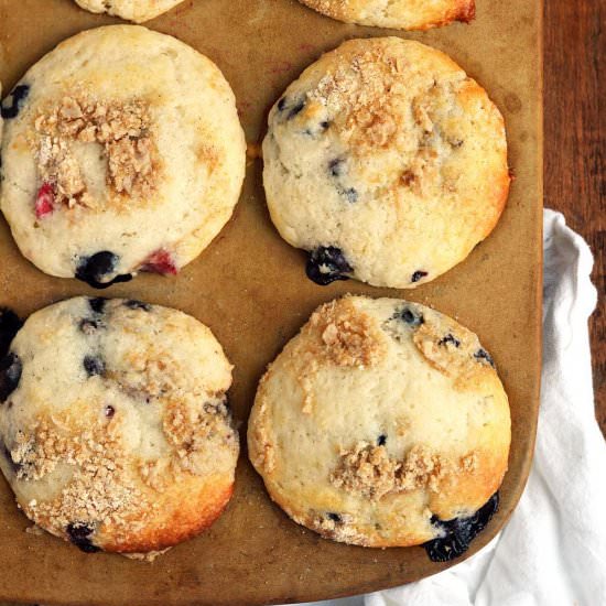 berry crumble muffins