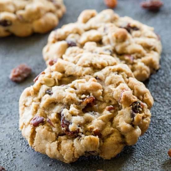 Chewy Oatmeal Raisin Cookies