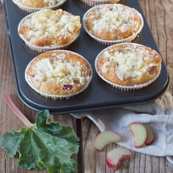 Rhubarb Crumble Muffins