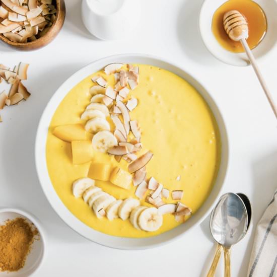 Coconut Turmeric Smoothie Bowl