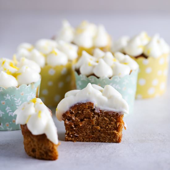 Carrot cake cupcakes