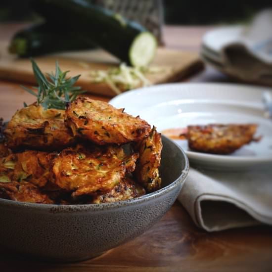 Zucchini and yoghurt fritters