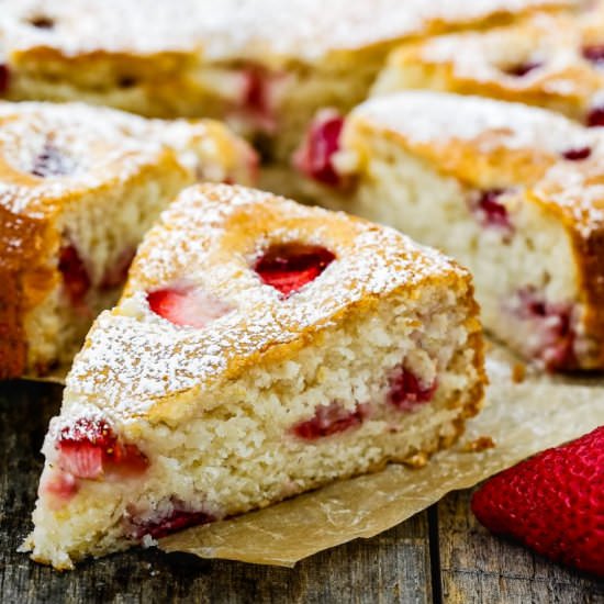 Easy Eggless Strawberry Cake