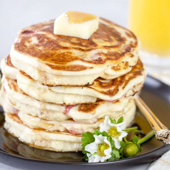 Fresh Strawberry Pancakes