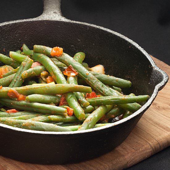 Garlic and Tomato Green Beans