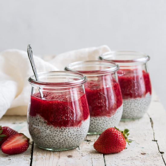 Strawberry rhubarb chia pudding