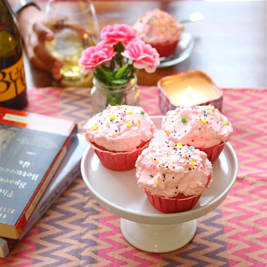 ONE-BOWL STRAWBERRY CUPCAKES