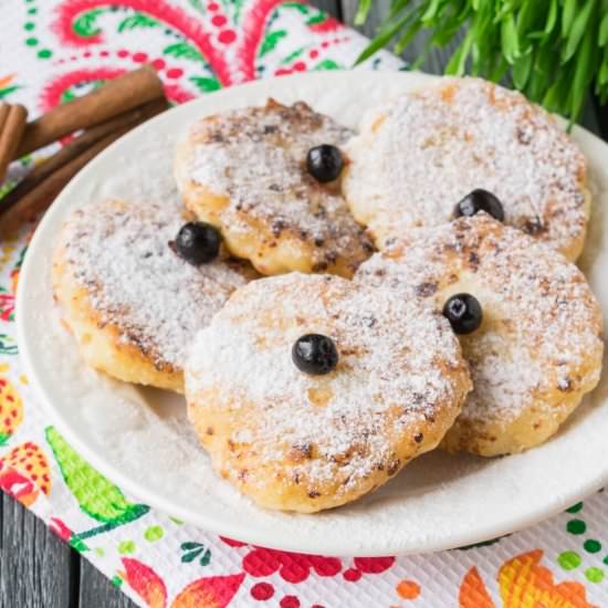 Ukrainian Cheese Pancakes (Syrniki)
