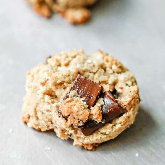 Vegan Chocolate Chip Oat Cookies