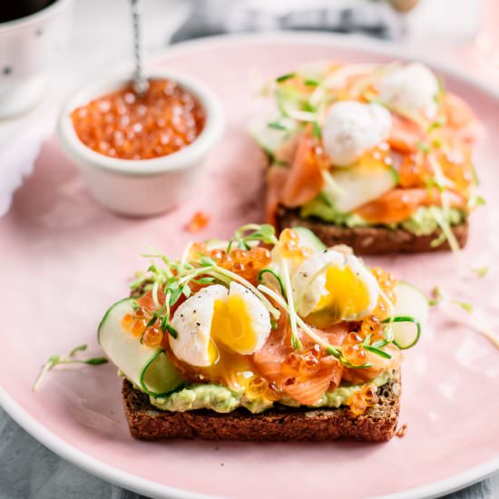 ULTIMATE SMOKED SALMON AND AVOCADO TOAST