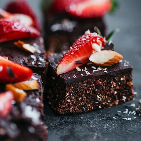 No Bake Strawberry Brownie