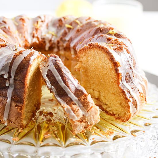 Limoncello Cake with Lemon Glaze