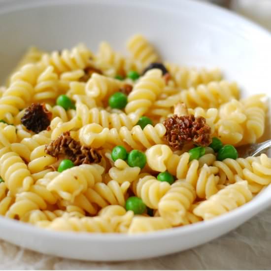Spring Pasta With Morels and Peas