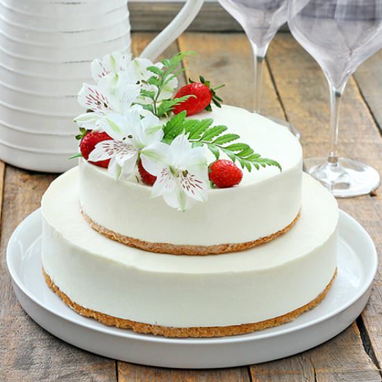 Two tire white chocolate cheesecake