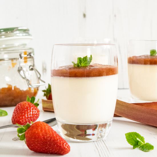 rhubarb panna cotta