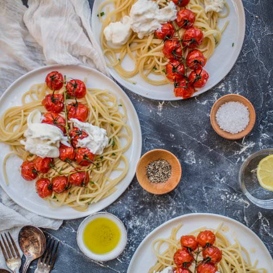 SPAGHETTI WITH TOMATOES AND BURRATA