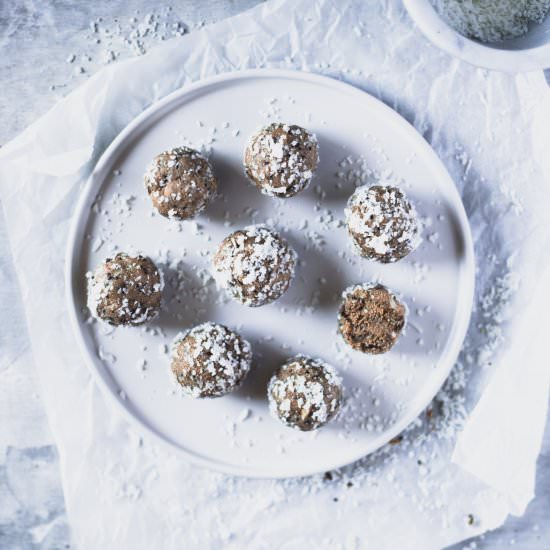 NO BAKE RAW PALEO ENERGY BALLS