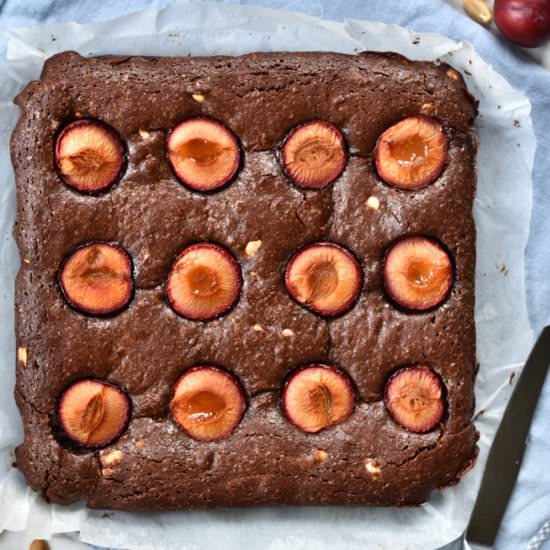 Brownie with peanuts and plums