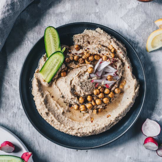 SIMPLE VEGAN HUMMUS