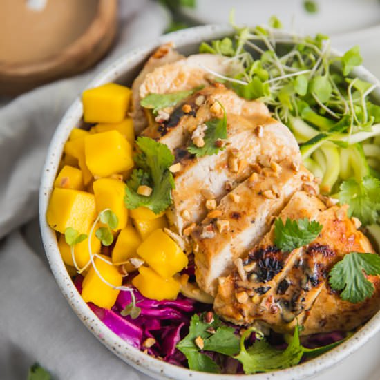 thai chicken zoodle bowl (whole30)