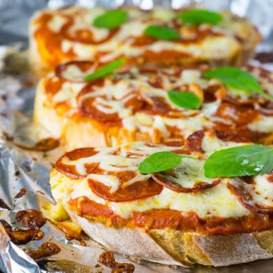 Quick & Easy Bread Pizza