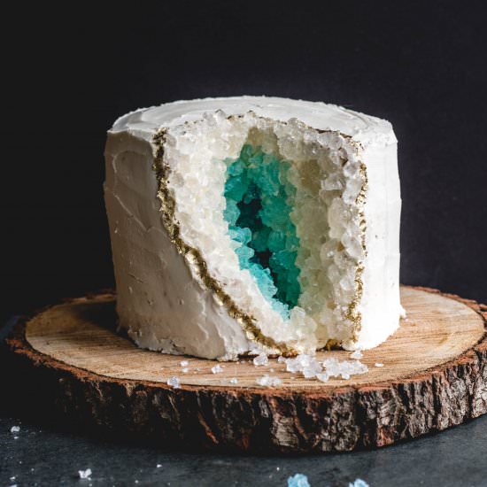Vanilla Geode Cake