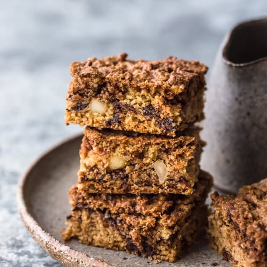 Macadamia + Chocolate Chip Bars
