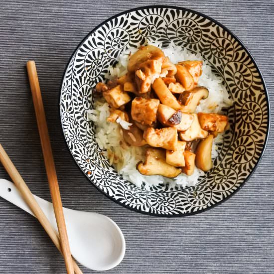 Tofu and Mushrooms in Soybean Sauce