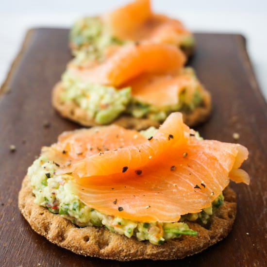 Salmon, Guacamole & Crisp Rye bread