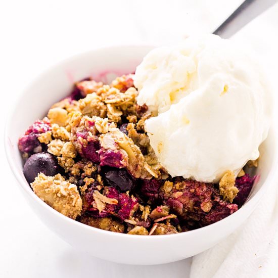 Gluten-Free Mixed Berry Crumble