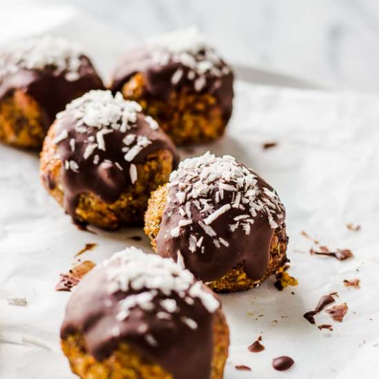 Sweet Carrot-Nut Snack Bites