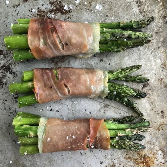 Prosciutto Wrapped Asparagus Bundle