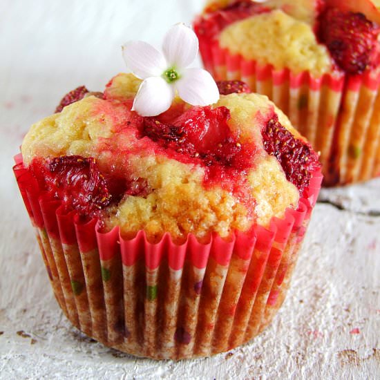 muffins with strawberries