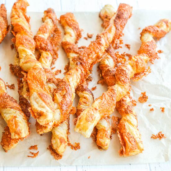 Spicy Cheddar Cheese Straws