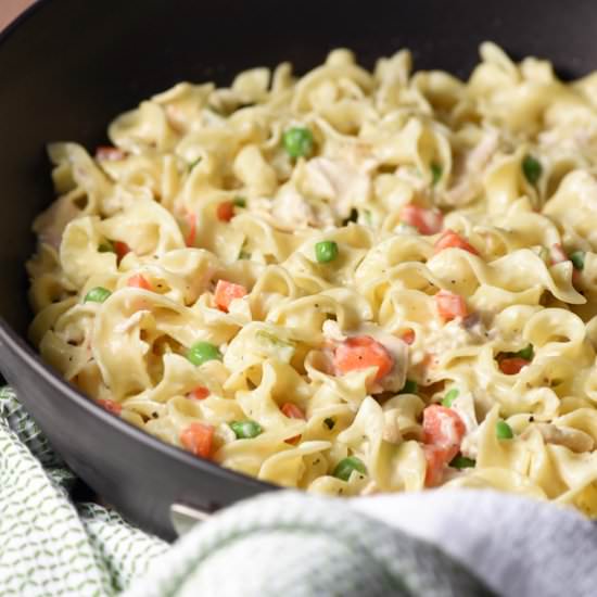 Chicken Pot Pie Noodle Skillet