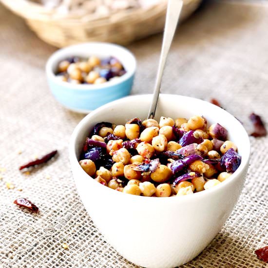 Chickpeas with turmeric