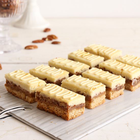 Cheesecake Pecan Pie Bars