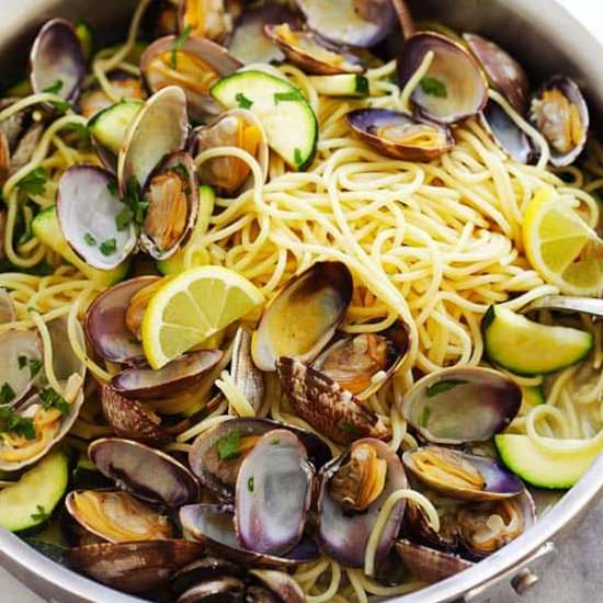 Spaghetti with Clams and Zucchini