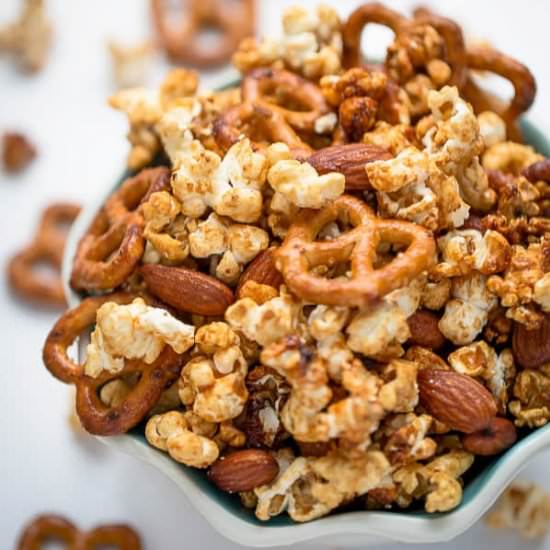 Caramel Popcorn Snack Mix