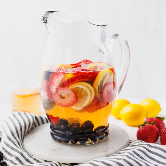 SUMMER WHITE WINE BERRY SANGRIA