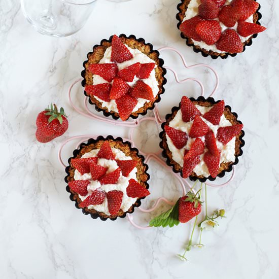 Oat buns with coconut cream