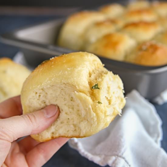 30-Minute Garlic Parm Dinner Rolls