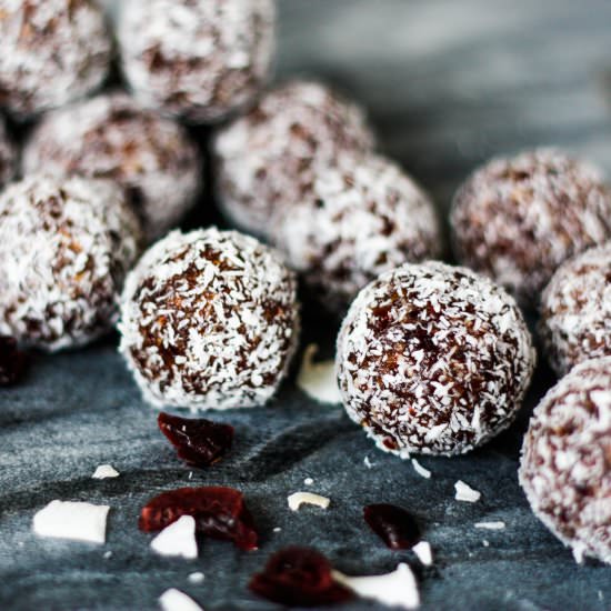 Cranberry, cashew & cacao balls