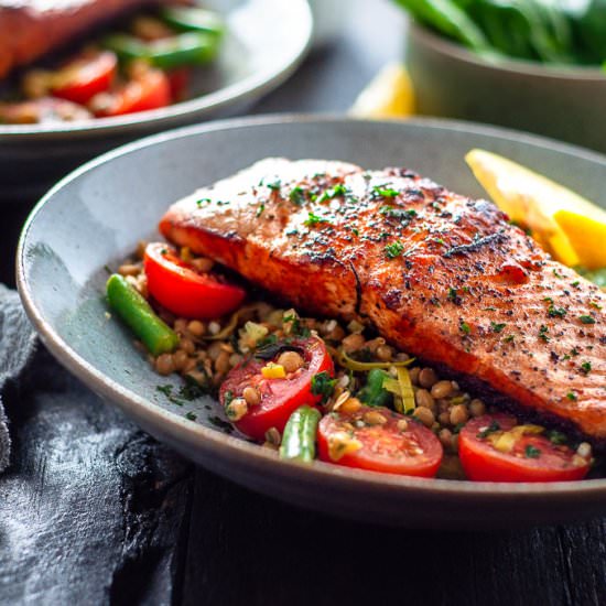 Salmon With Lentils and Leeks